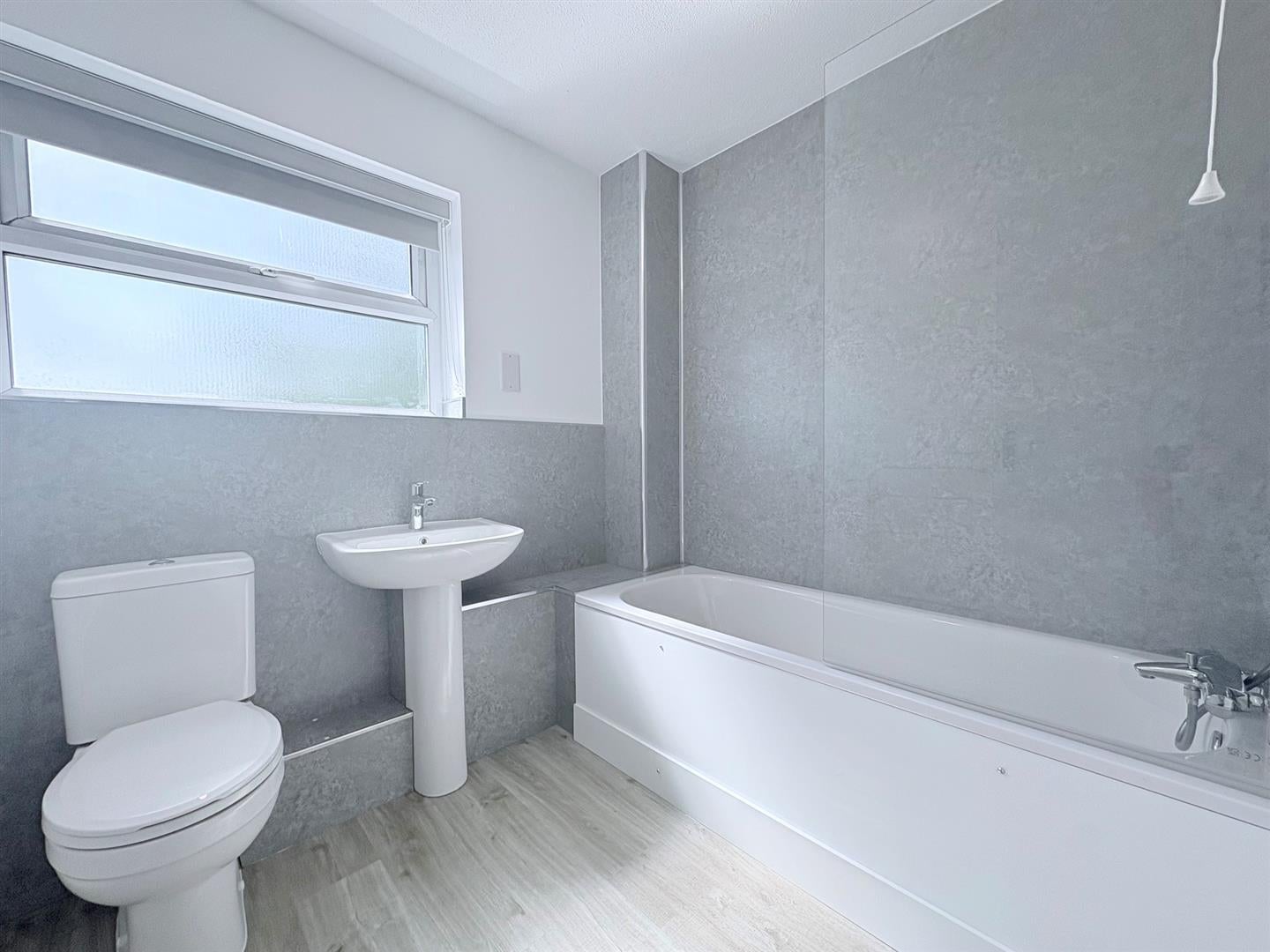 Flat Stourton Avenue in Greater London