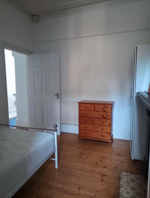 Room Mirabel Road in Greater London