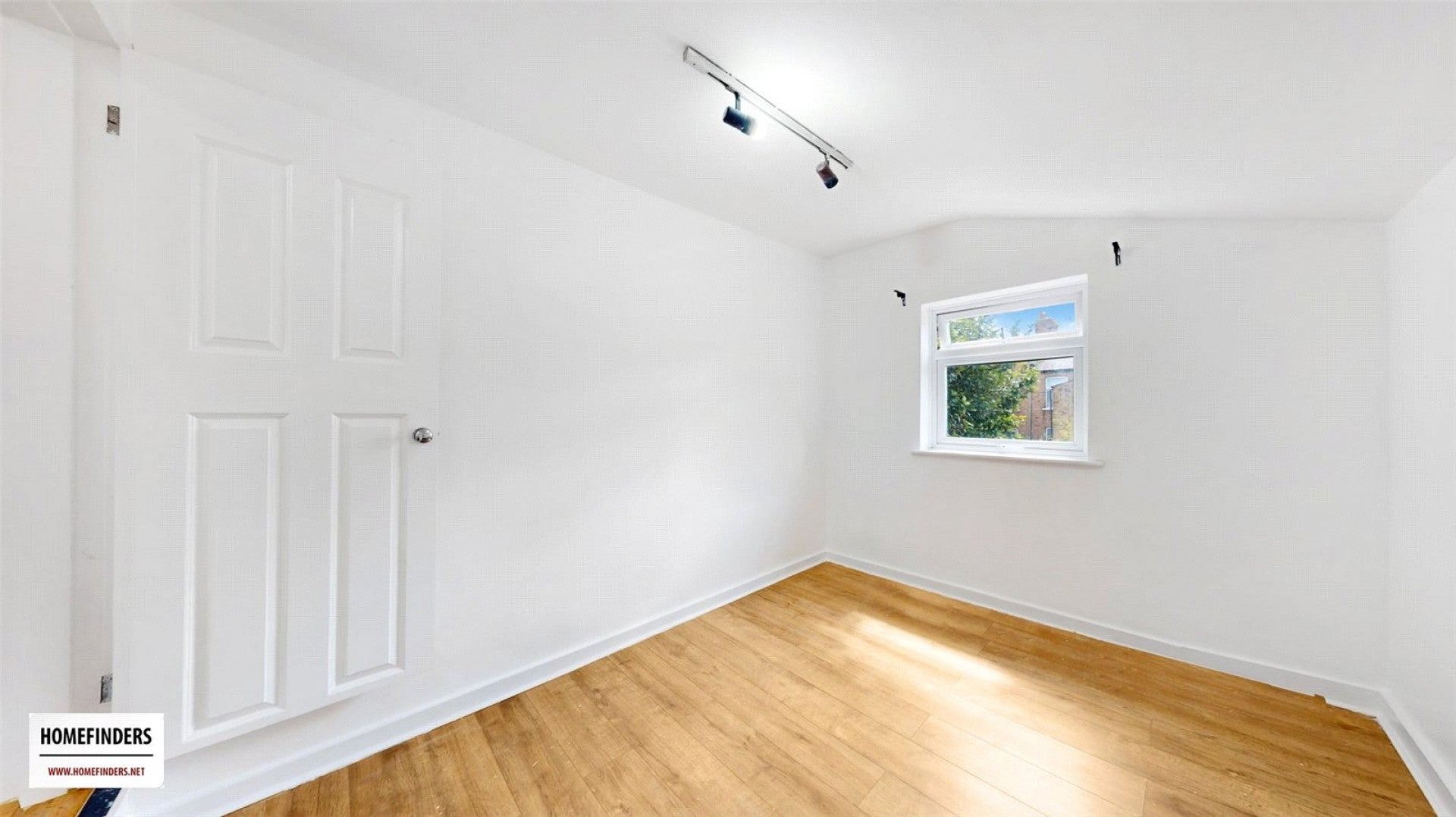 House Cheddington Road in Greater London
