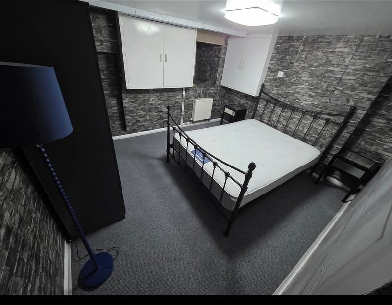 Room Muir Road in Maidstone