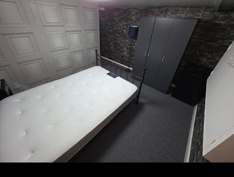 Room Muir Road in Maidstone