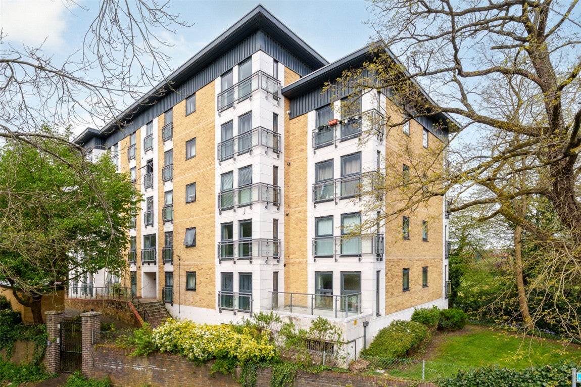 Flat Mount Lane in Bracknell