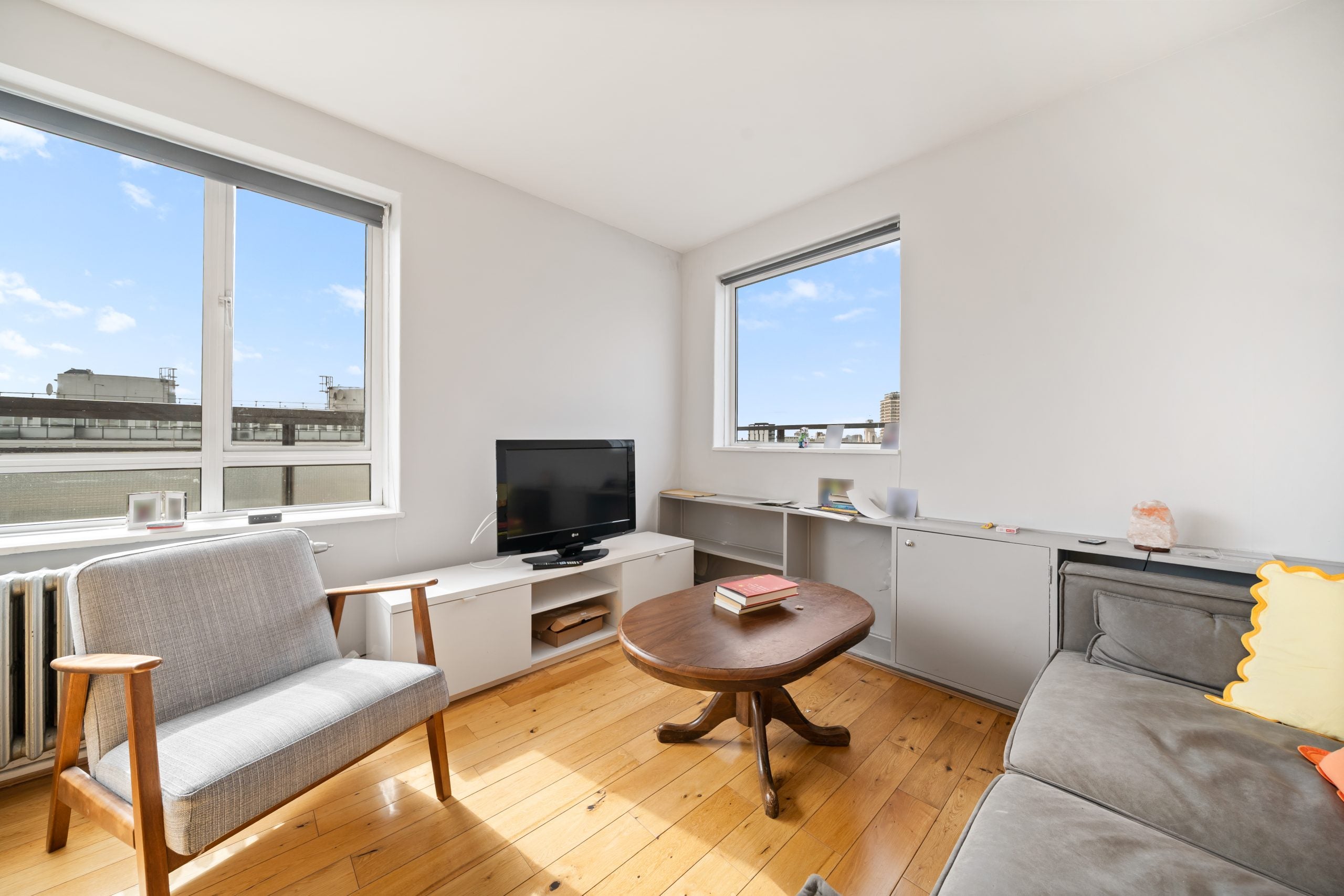Flat Churchill Gardens Road in City of Westminster