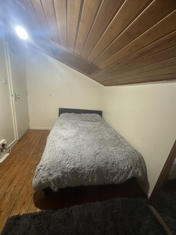 Room Kennington Park Road in Greater London