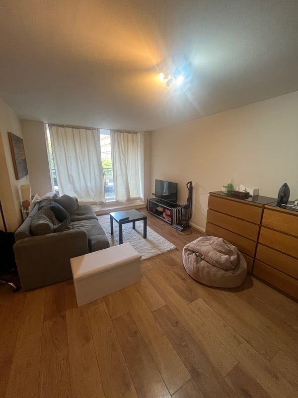 Flat Balham High Road in Greater London
