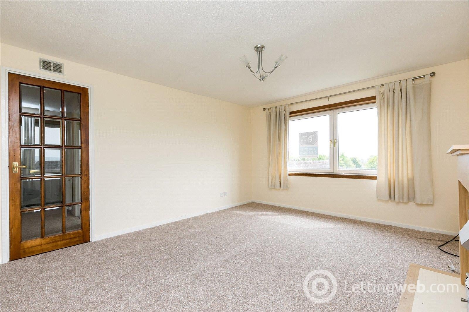 Flat Overhill Gardens in Aberdeen City