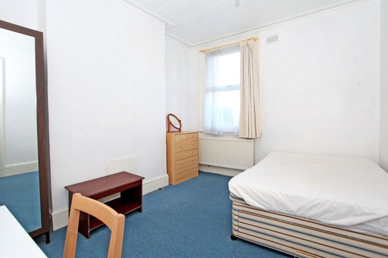 Flat Saltram Crescent in City of Westminster