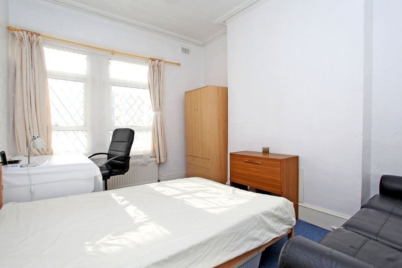 Flat Saltram Crescent in City of Westminster