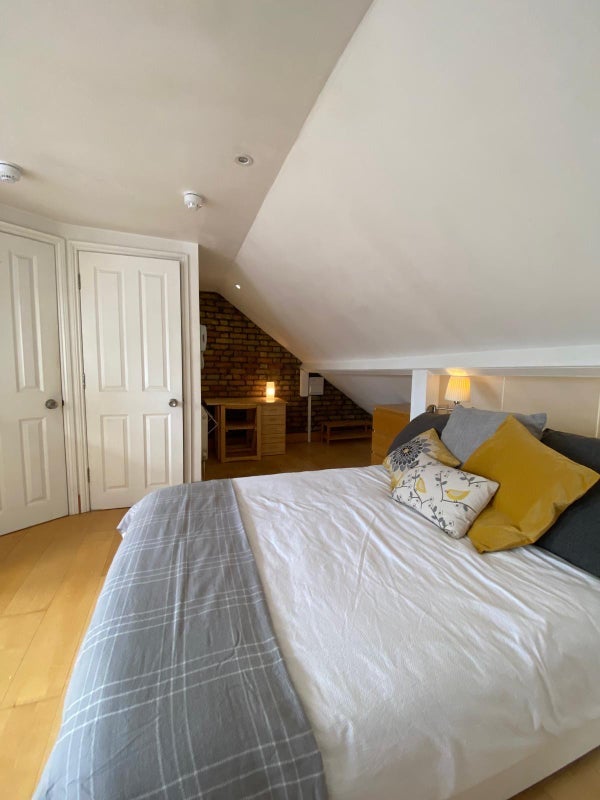 Room Sangley Road in Greater London