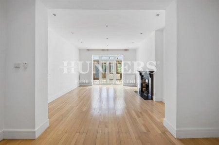 Flat Greencroft Gardens in Greater London