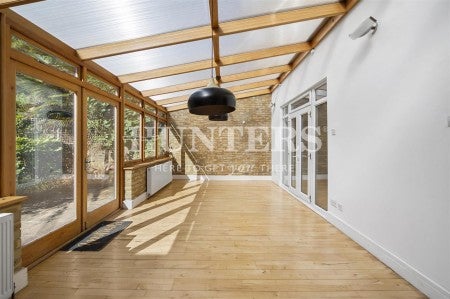 Flat Greencroft Gardens in Greater London