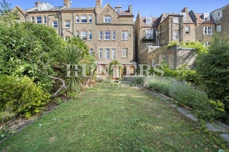 Flat Greencroft Gardens in Greater London