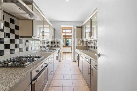Flat Greencroft Gardens in Greater London