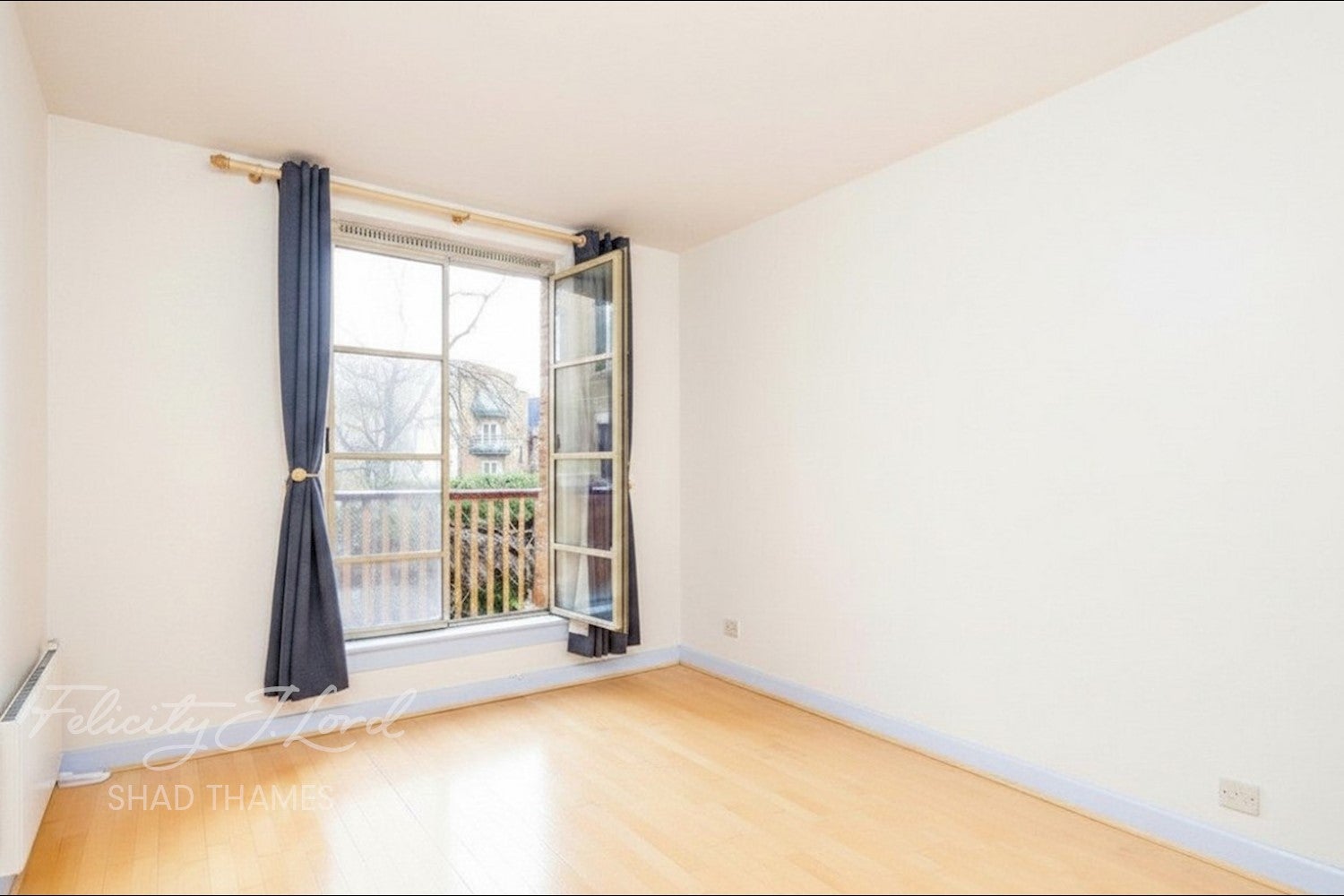 Flat Queen Elizabeth Street in Greater London
