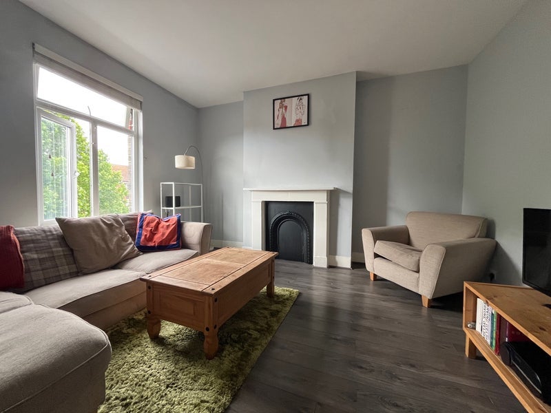 Room Nunhead Lane in Greater London