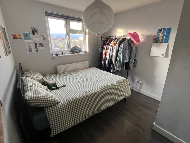 Room Nunhead Lane in Greater London