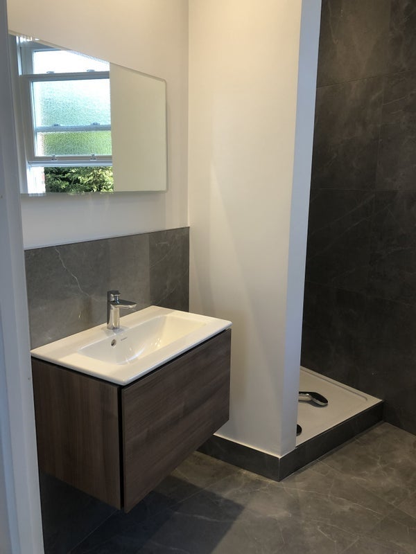 Room Mill Lane in Greater London