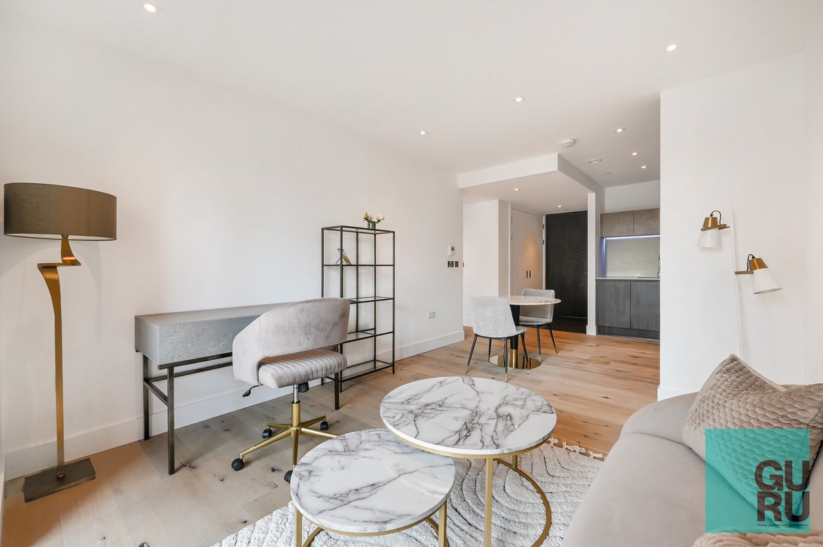 Flat Exchange Gardens in Greater London