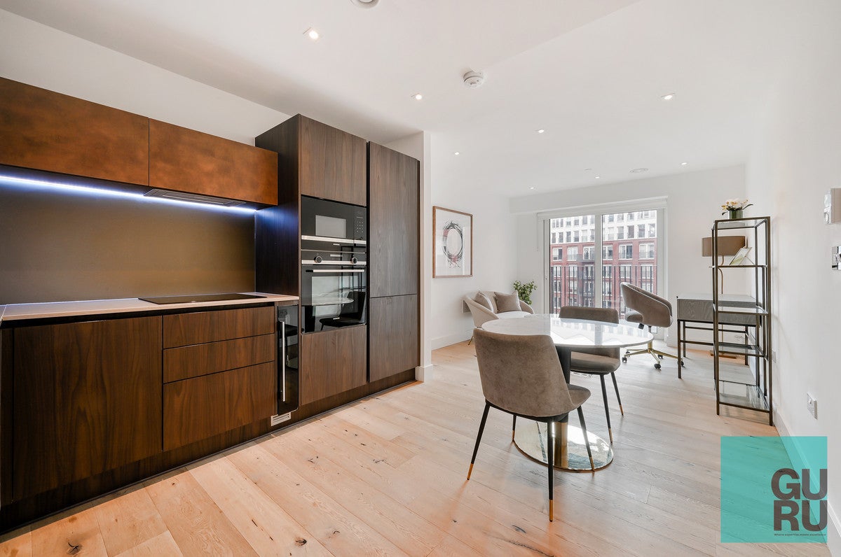 Flat Exchange Gardens in Greater London