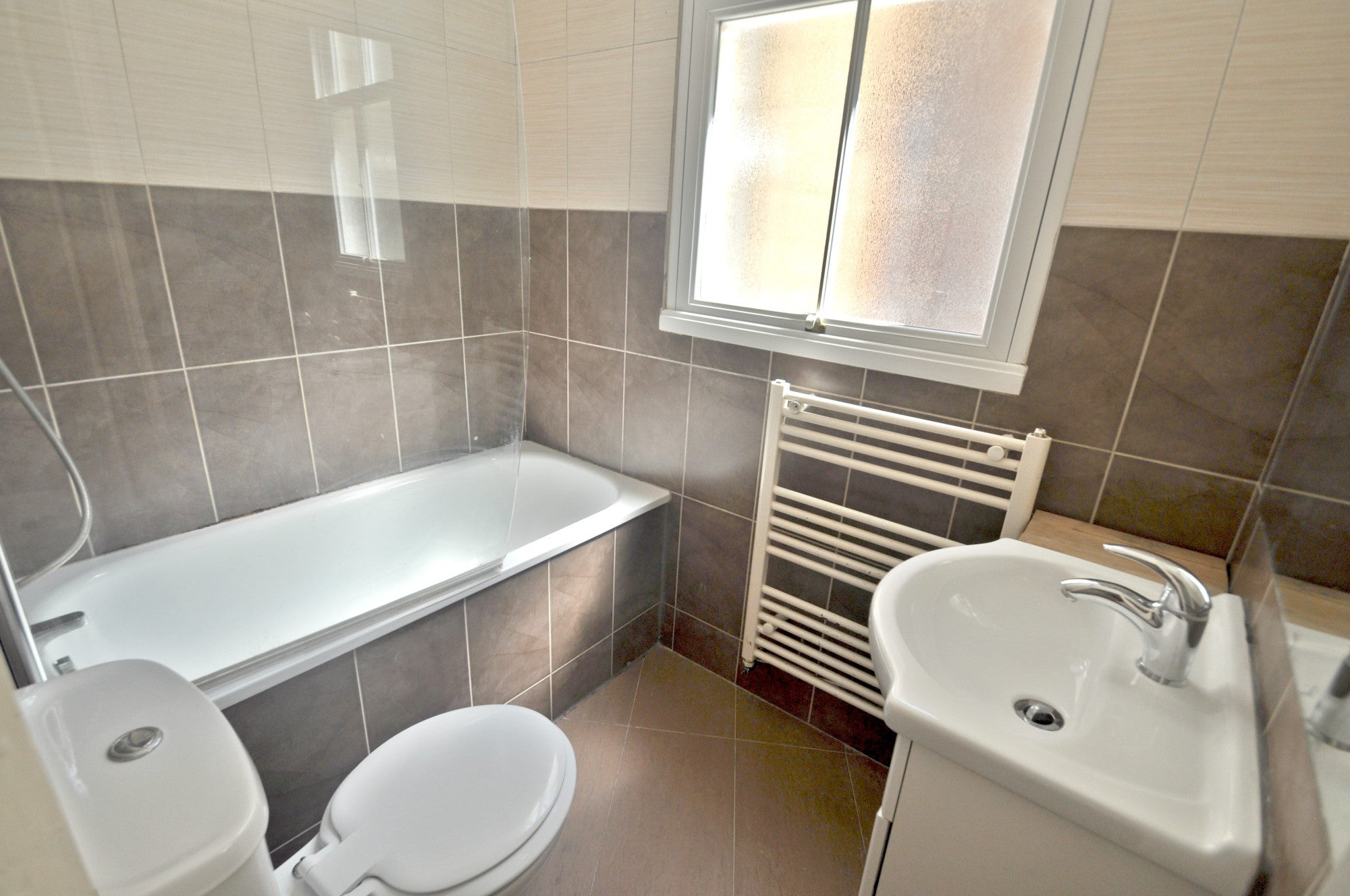 Room Woodgrange Avenue in Greater London
