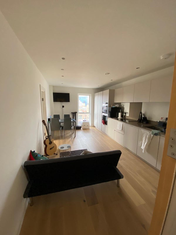 Room Blackwall Way in Greater London