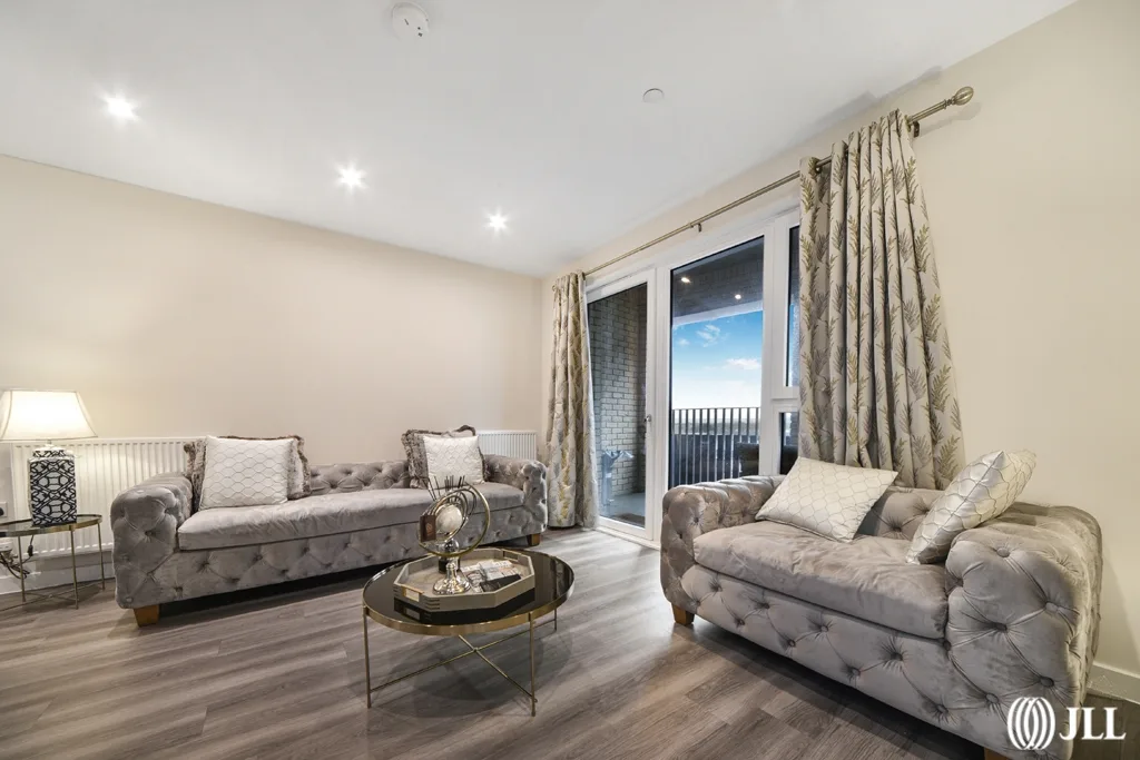 Flat Frank Searle Passage in Greater London