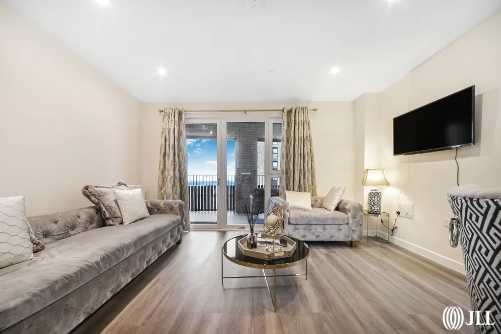 Flat Frank Searle Passage in Greater London