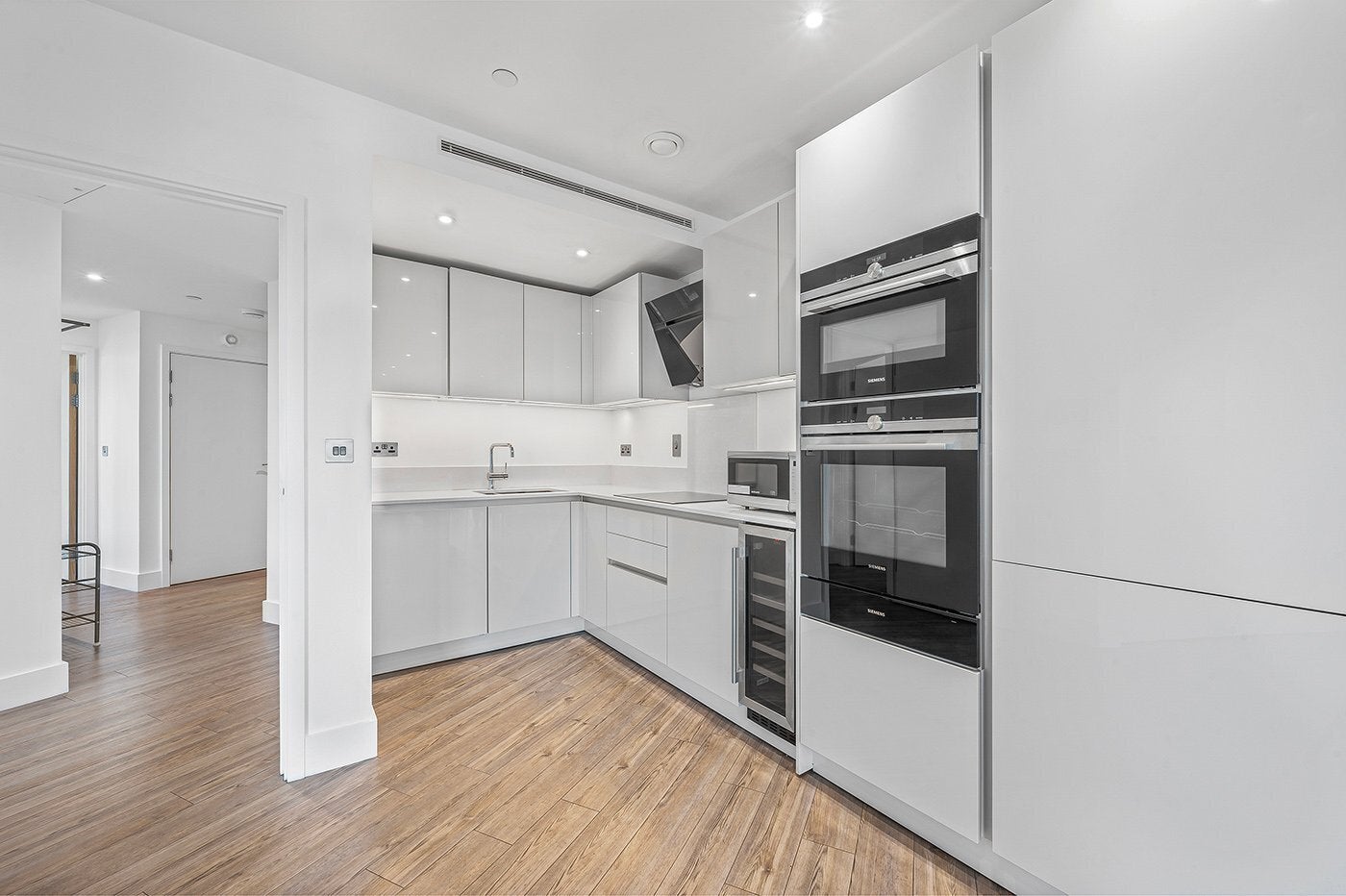 Flat New Drum Street in Greater London