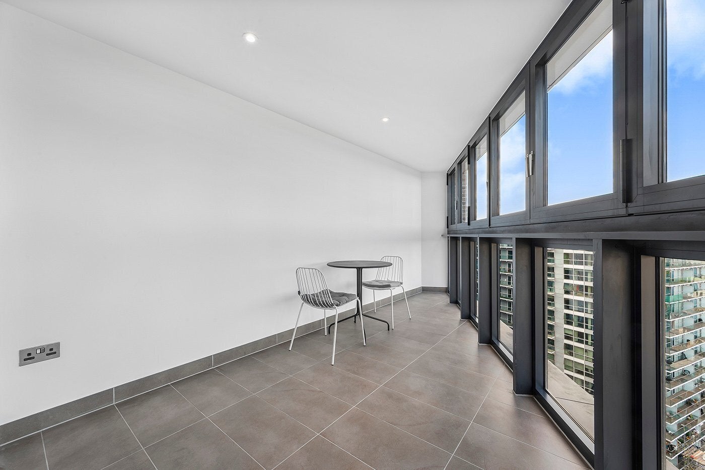 Flat New Drum Street in Greater London