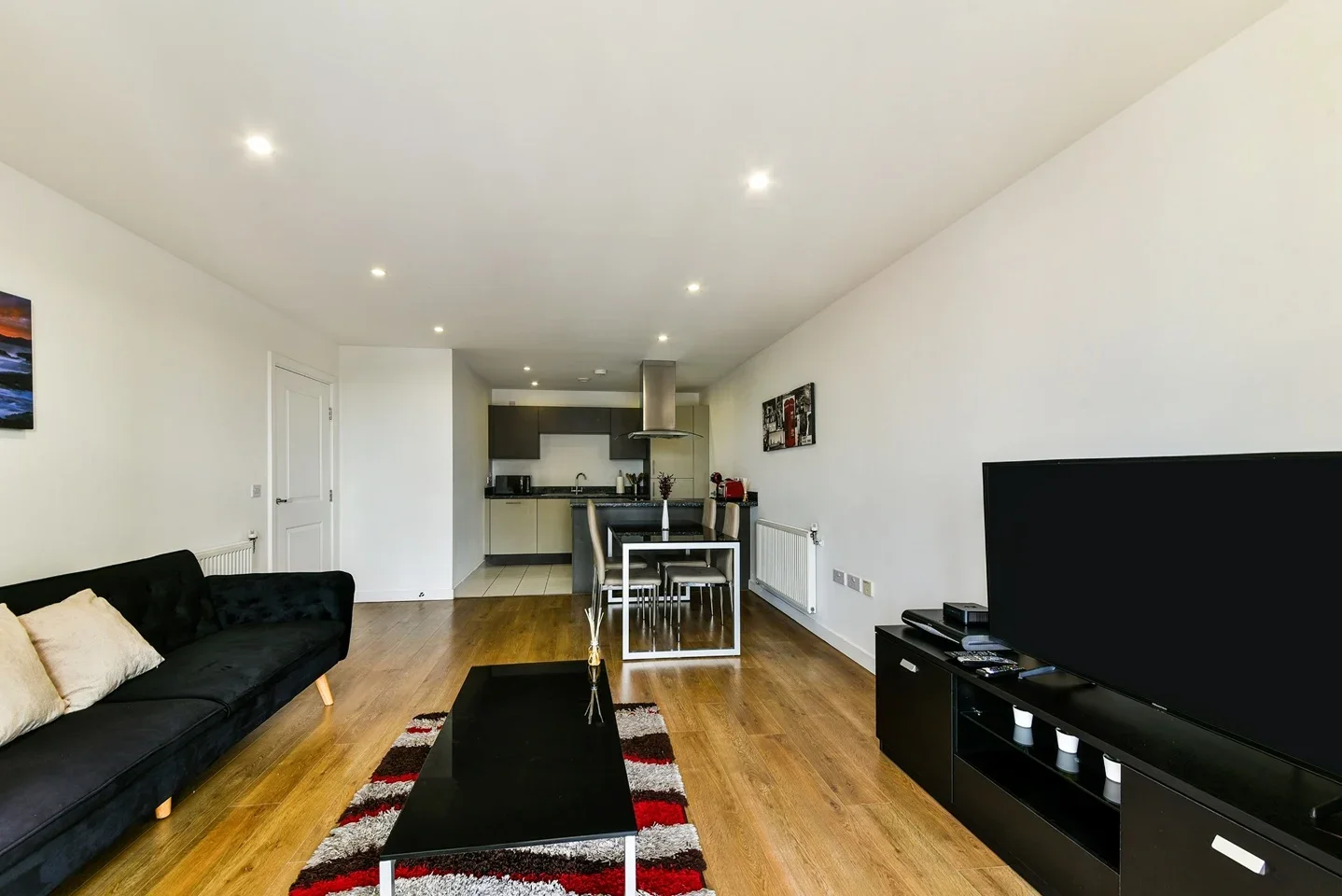 Flat Cordelia Street in Greater London