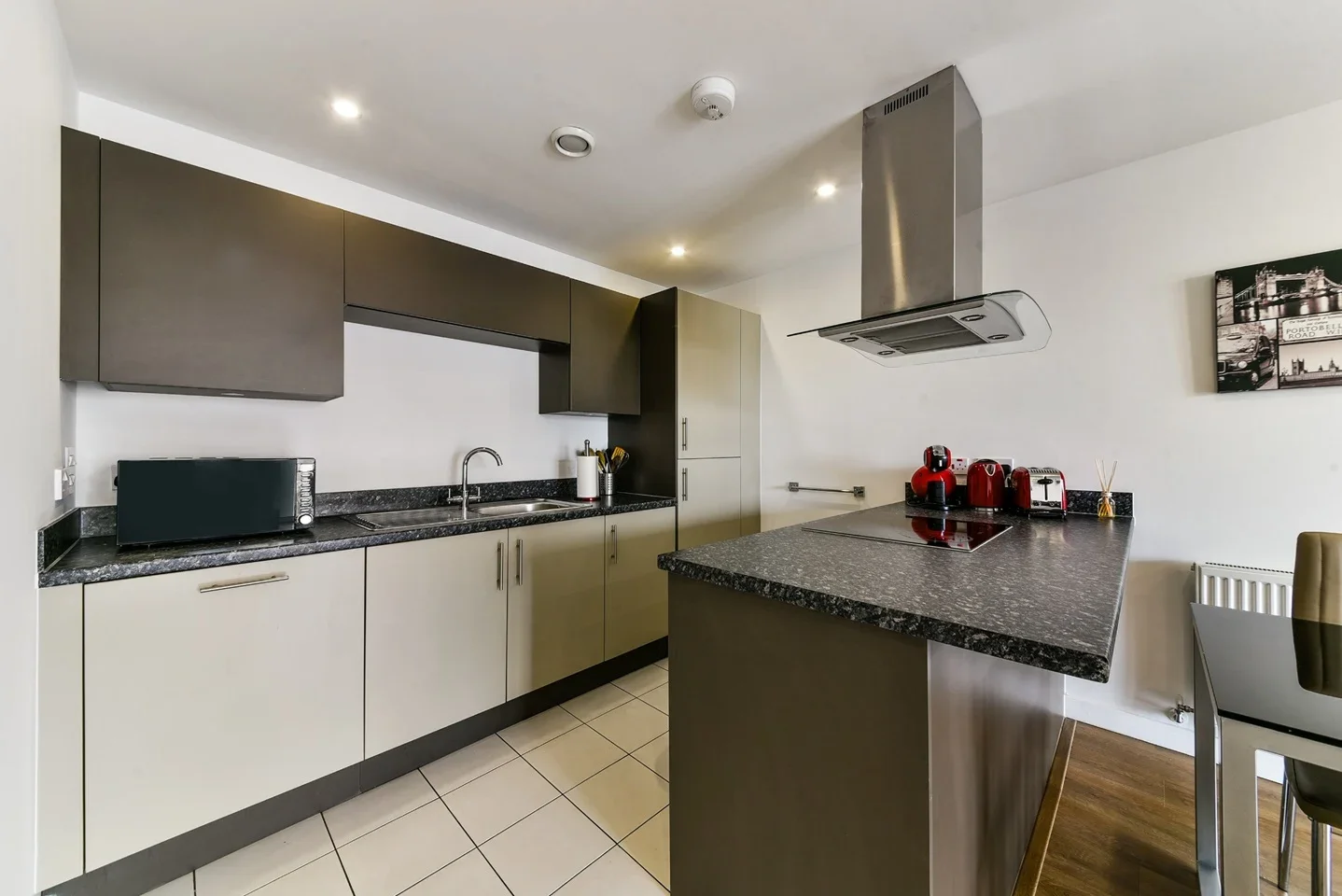 Flat Cordelia Street in Greater London