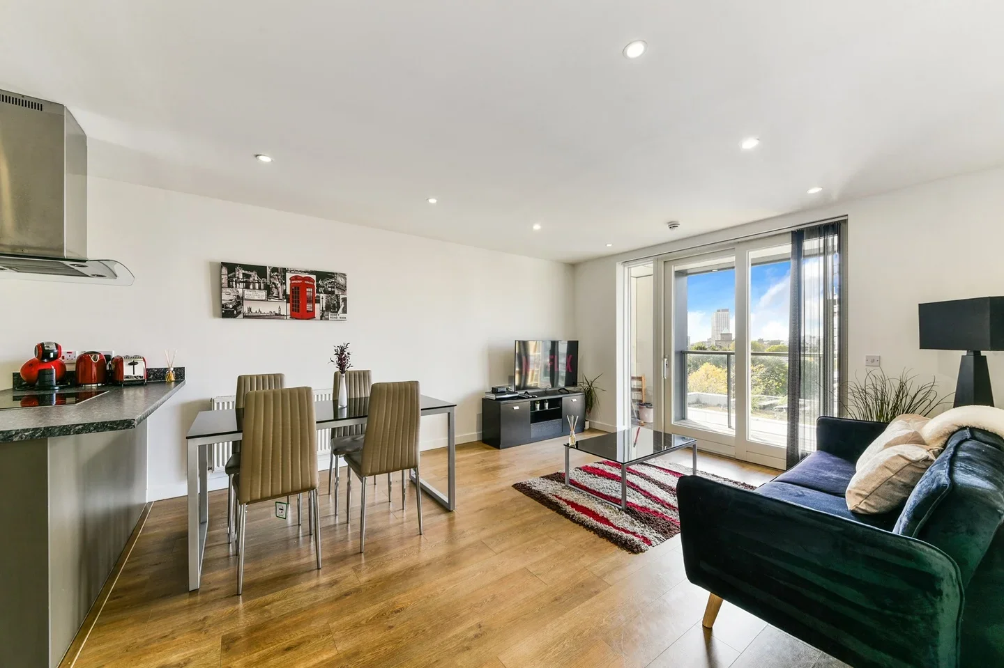 Flat Cordelia Street in Greater London