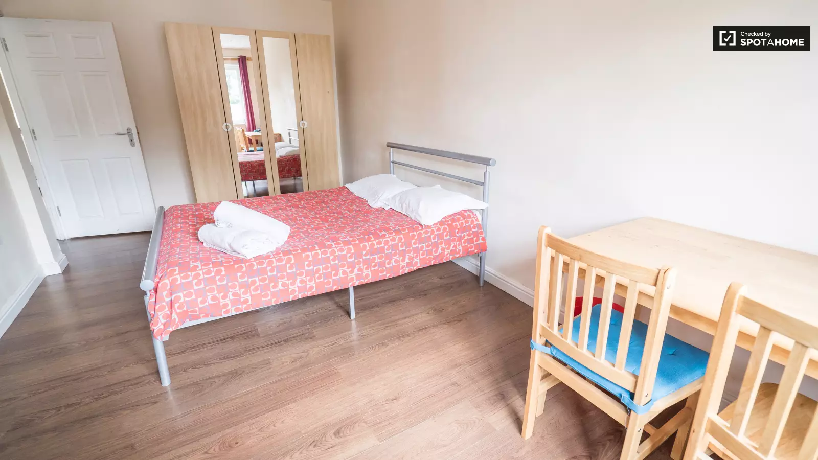 Flat Bethnal Green Road in Greater London