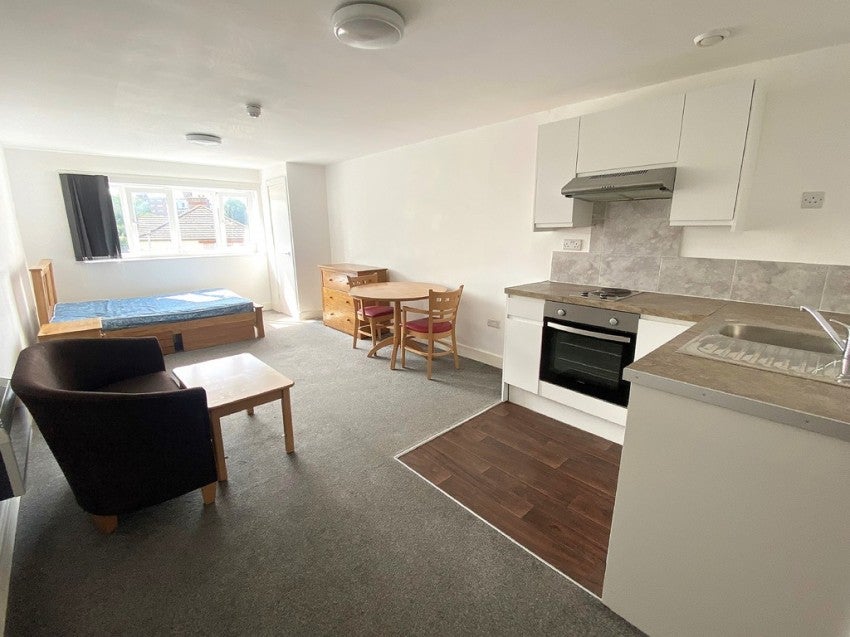 Flat Paradise Street in Portsmouth