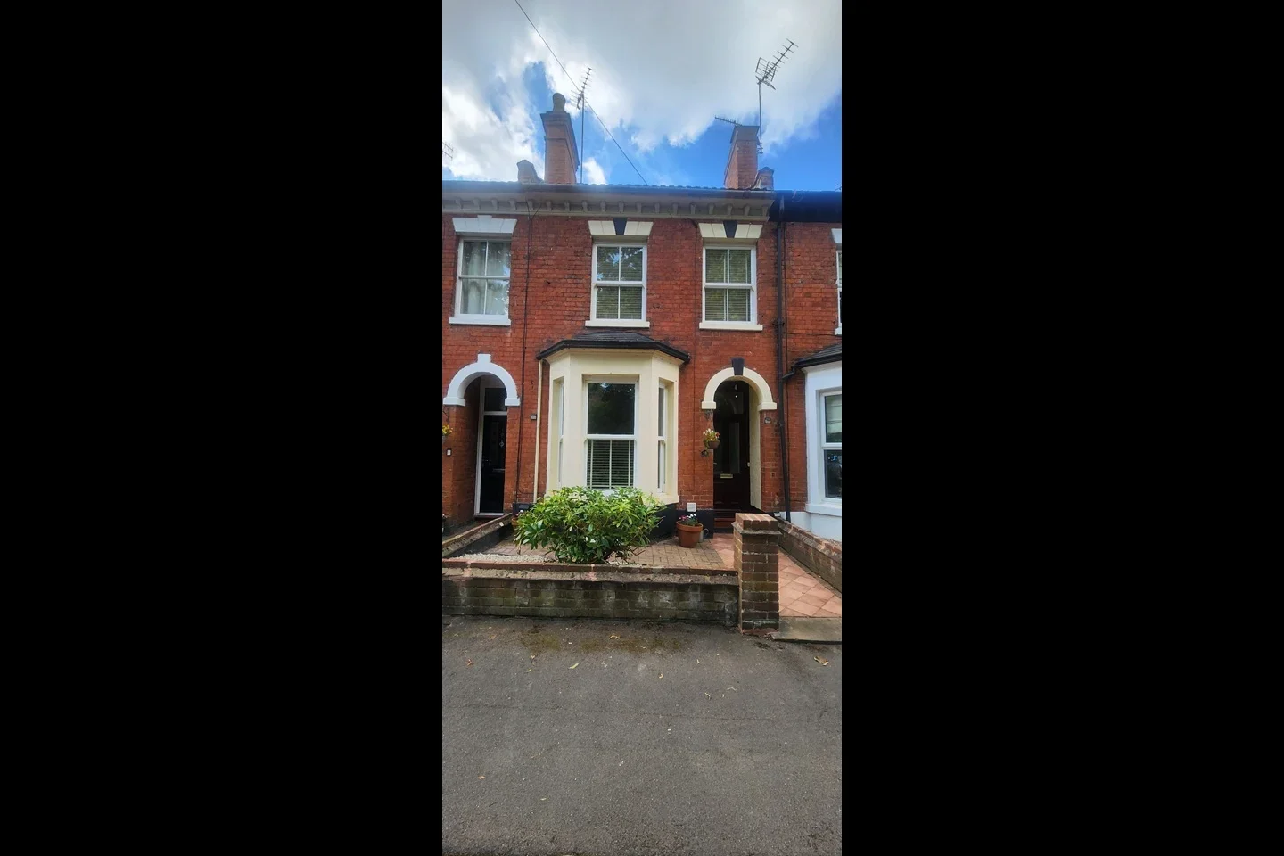 House Guy's Cliffe Terrace in Warwick