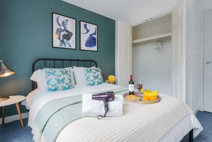 Flat Mortimer Square in Milton Keynes