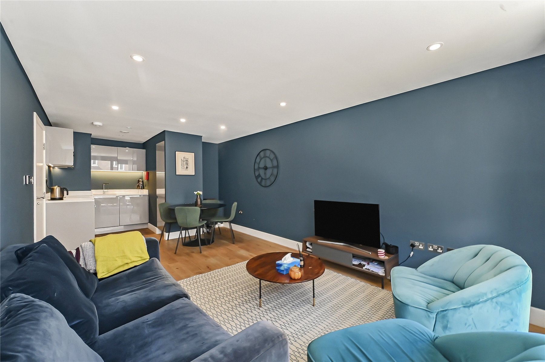 Flat Northdown Street in Greater London