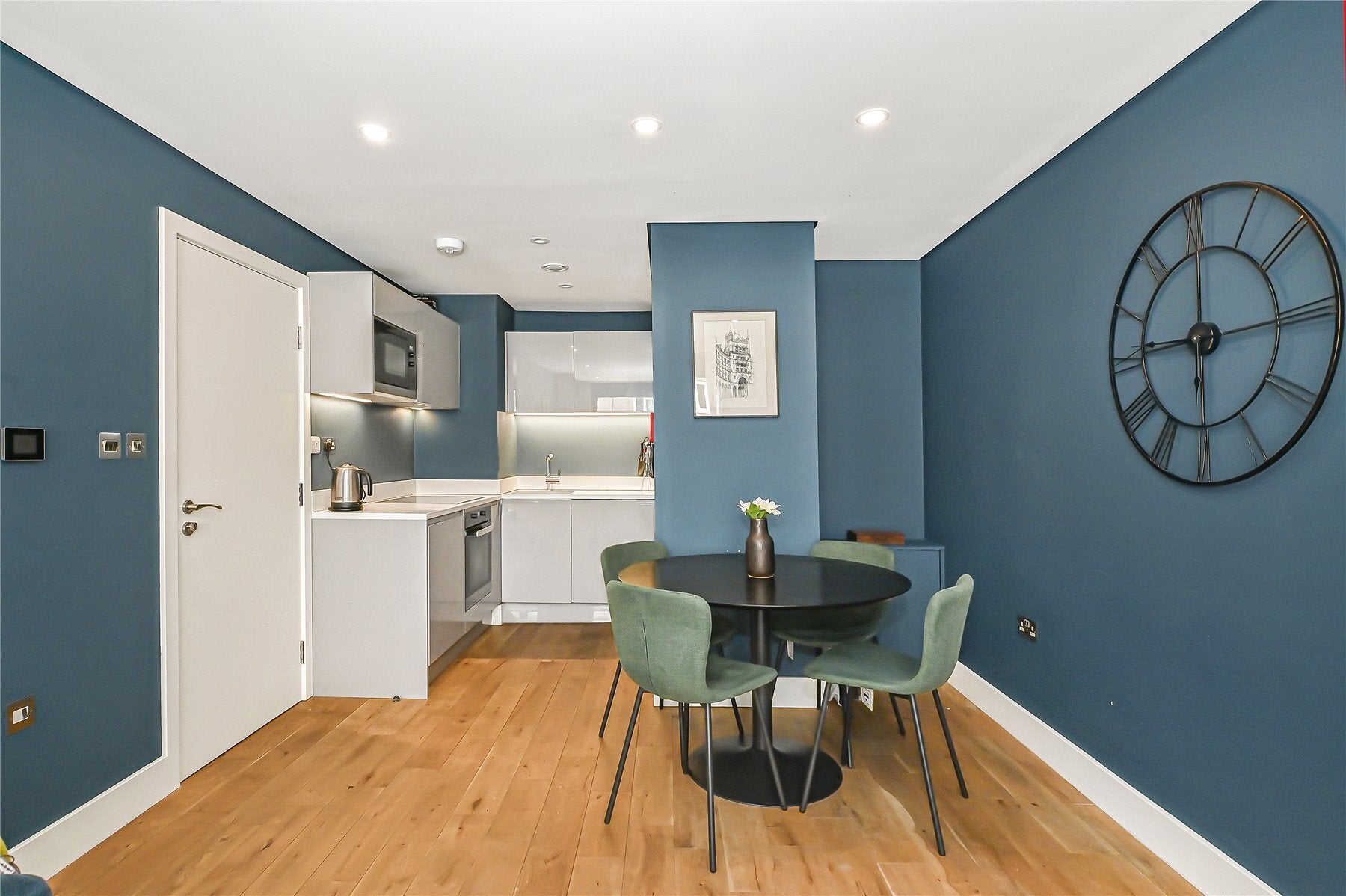 Flat Northdown Street in Greater London
