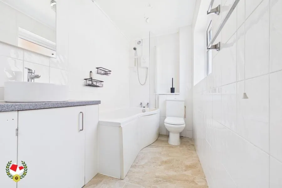 Room Mendip Close in Gloucester