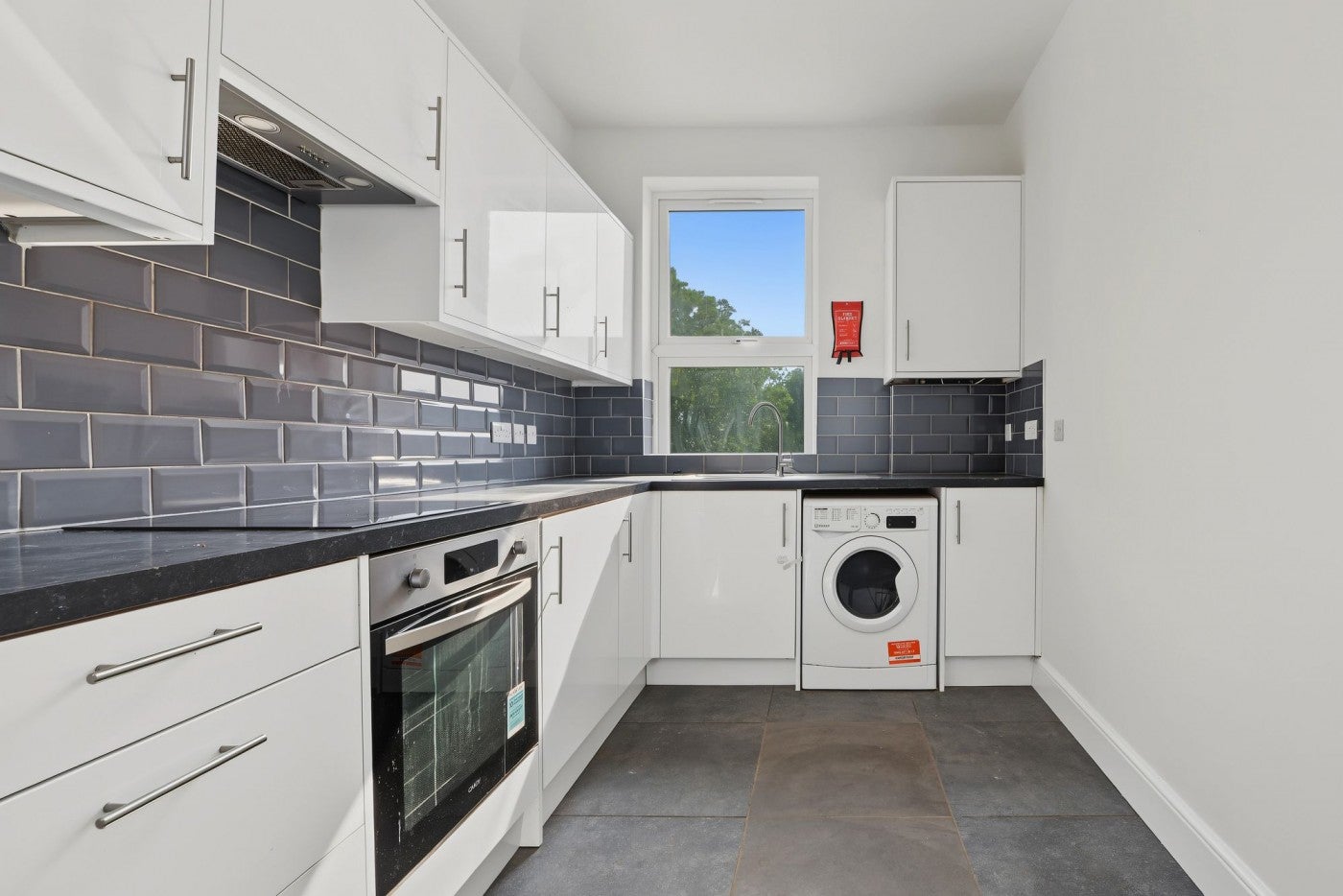 Flat Ferme Park Road in Greater London