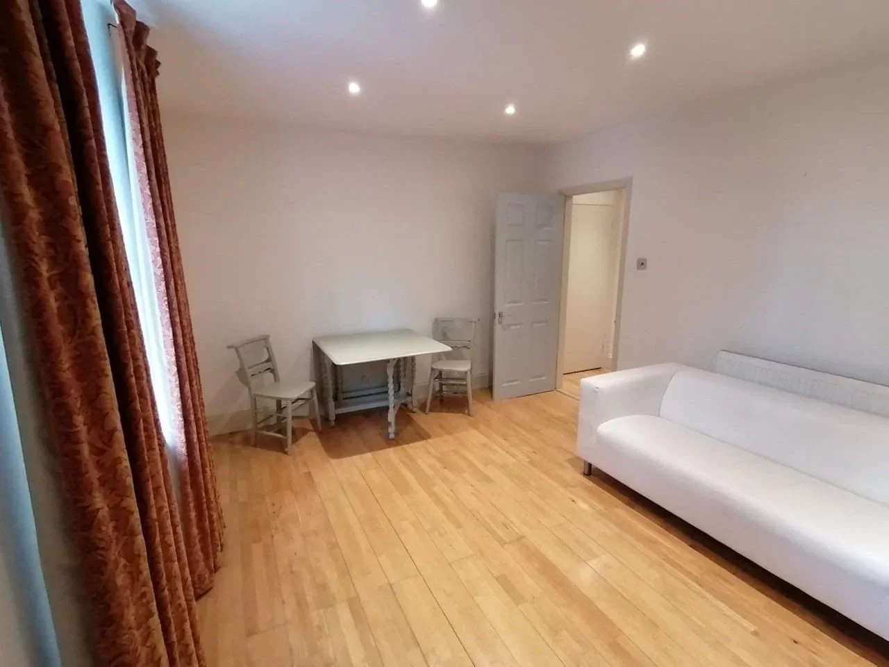 Flat Wellington Way in Greater London