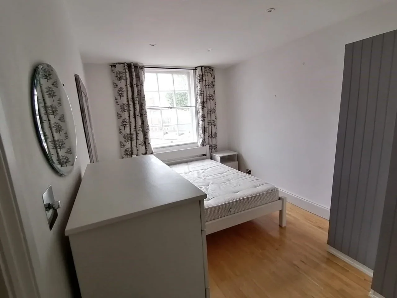 Flat Wellington Way in Greater London