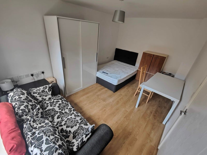 Room Delaney Way in Salford