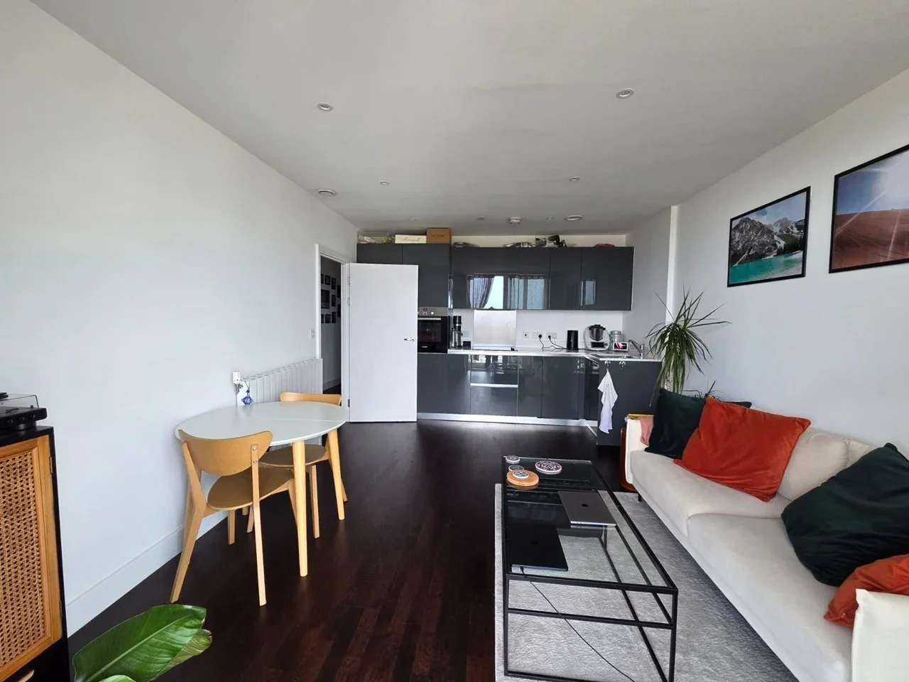 Flat Arsenal Way in Greater London