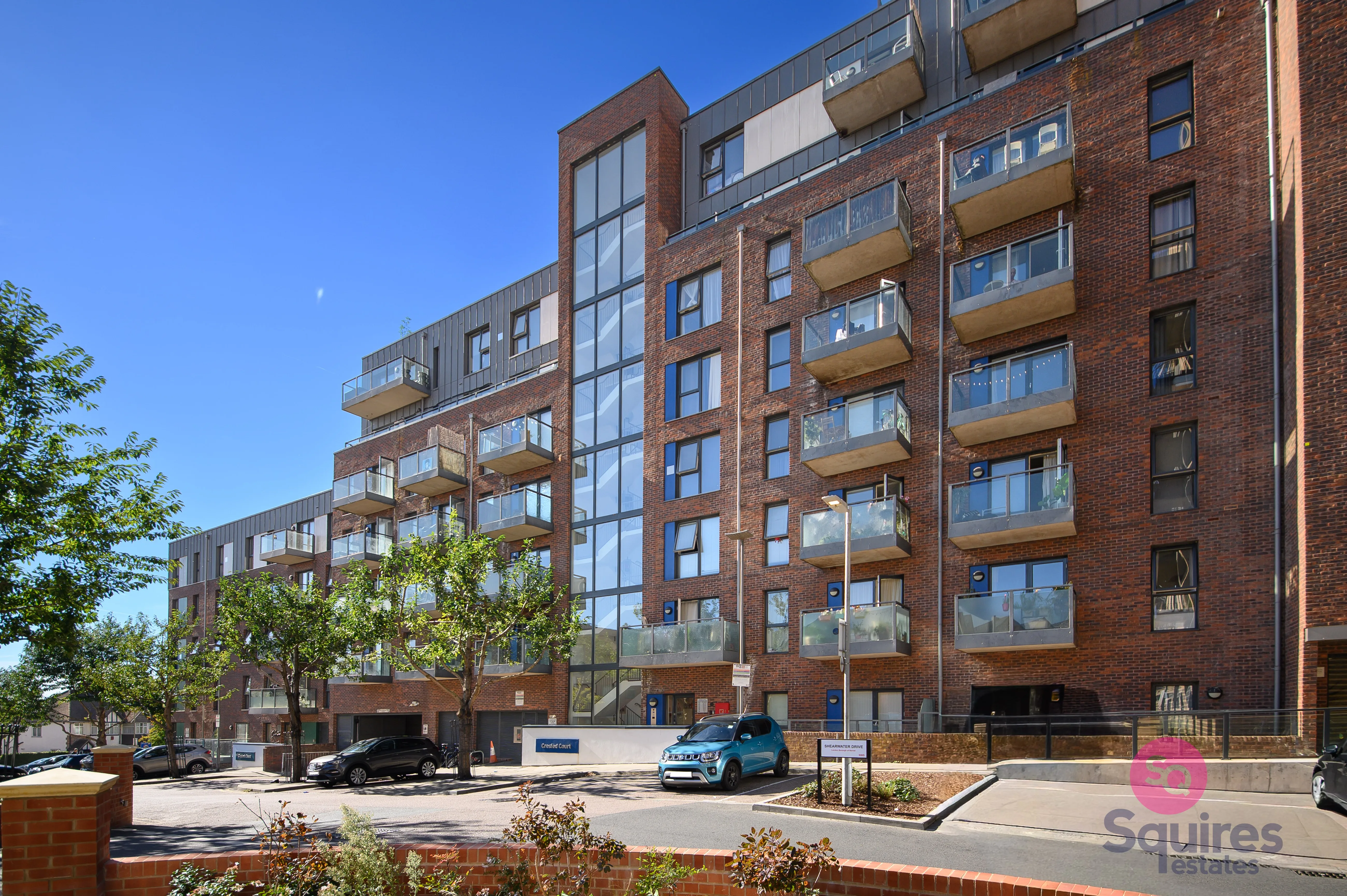 Flat Shearwater Drive in Greater London