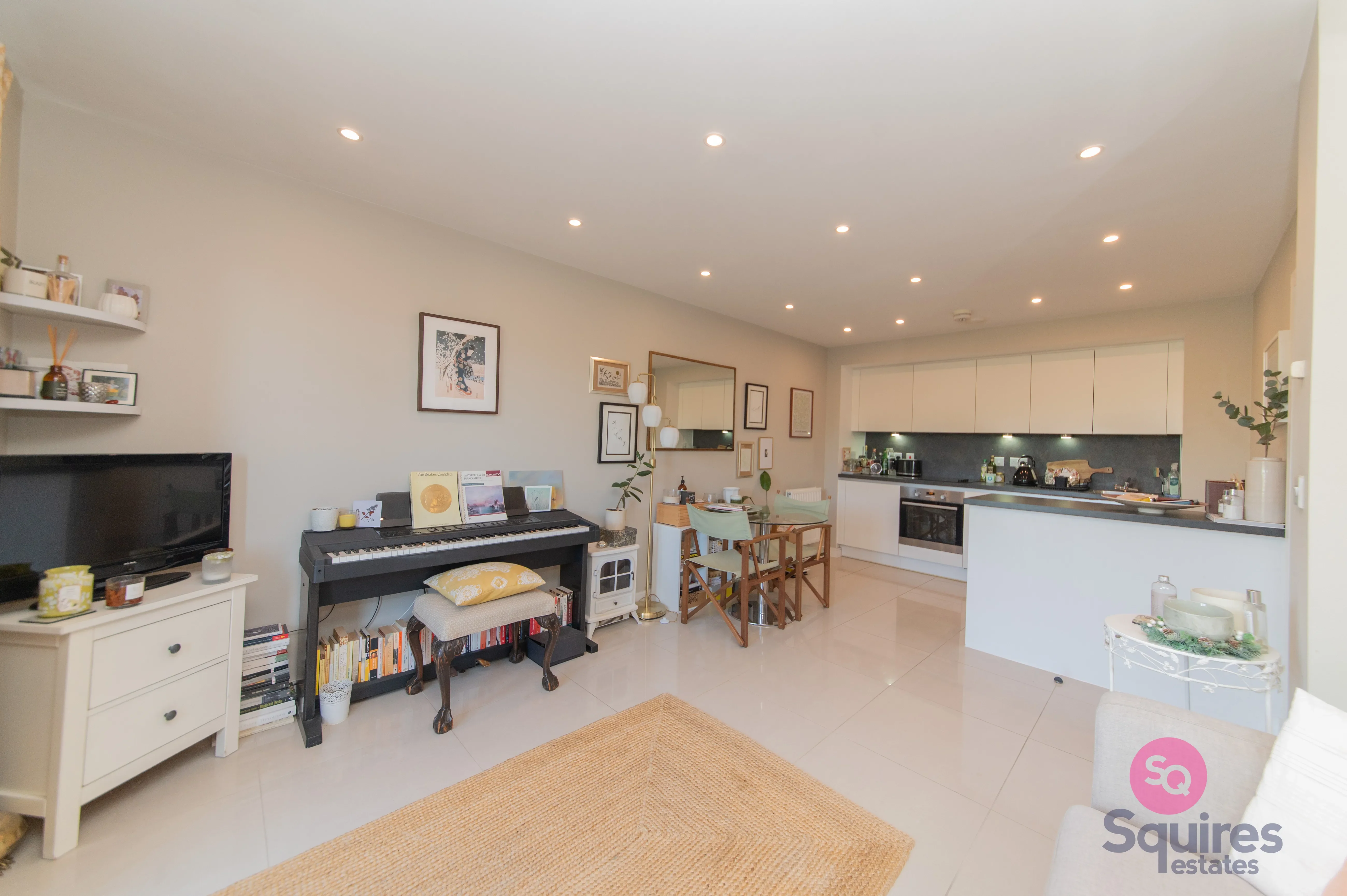 Flat Shearwater Drive in Greater London