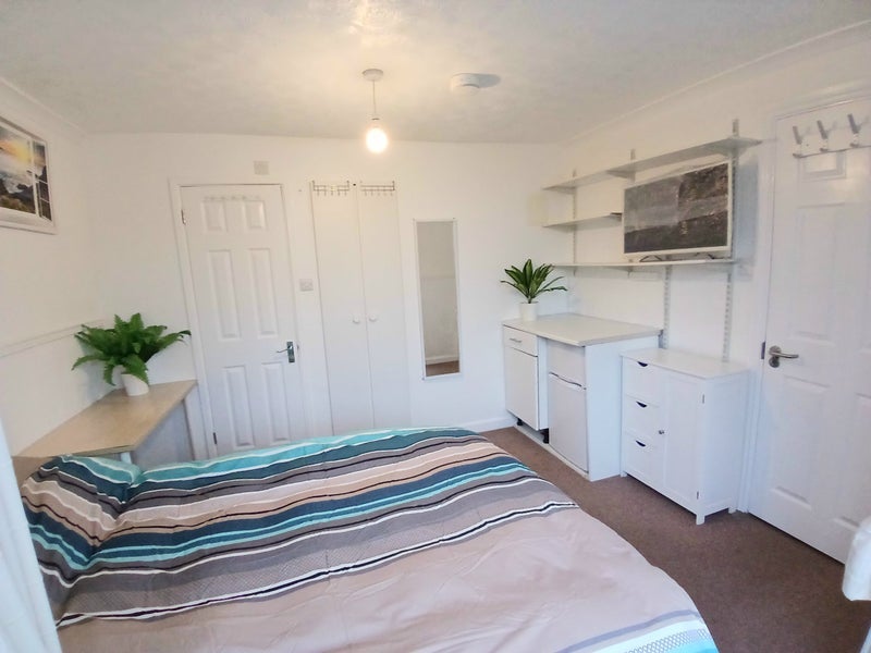 Room Blacksmith Row in Slough