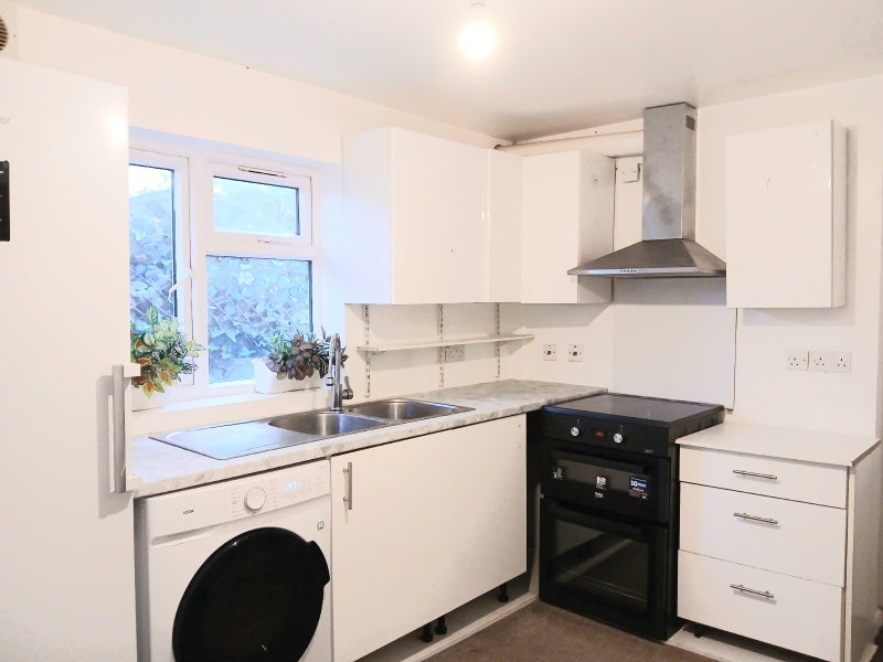 Room Blacksmith Row in Slough