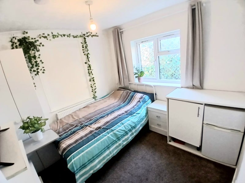 Room Blacksmith Row in Slough