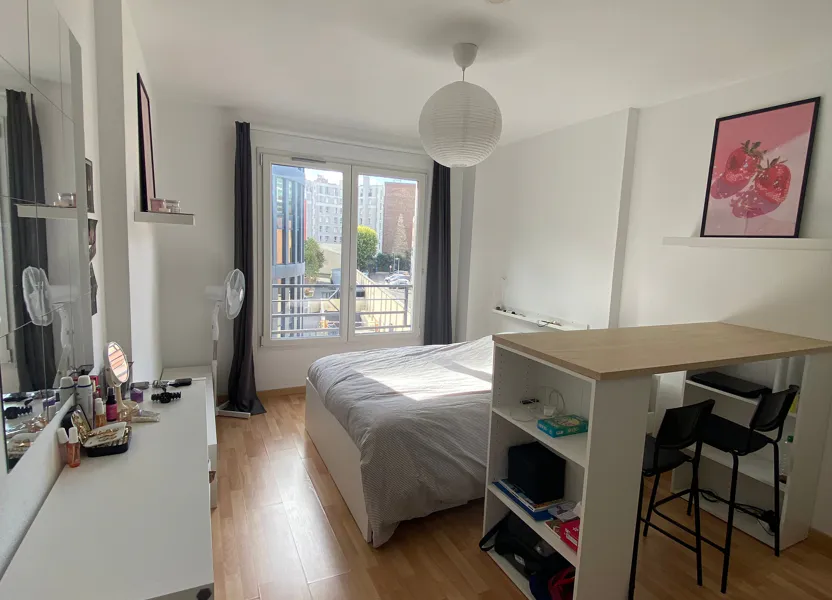 Flat Rue René Jacques in Issy-les-Moulineaux